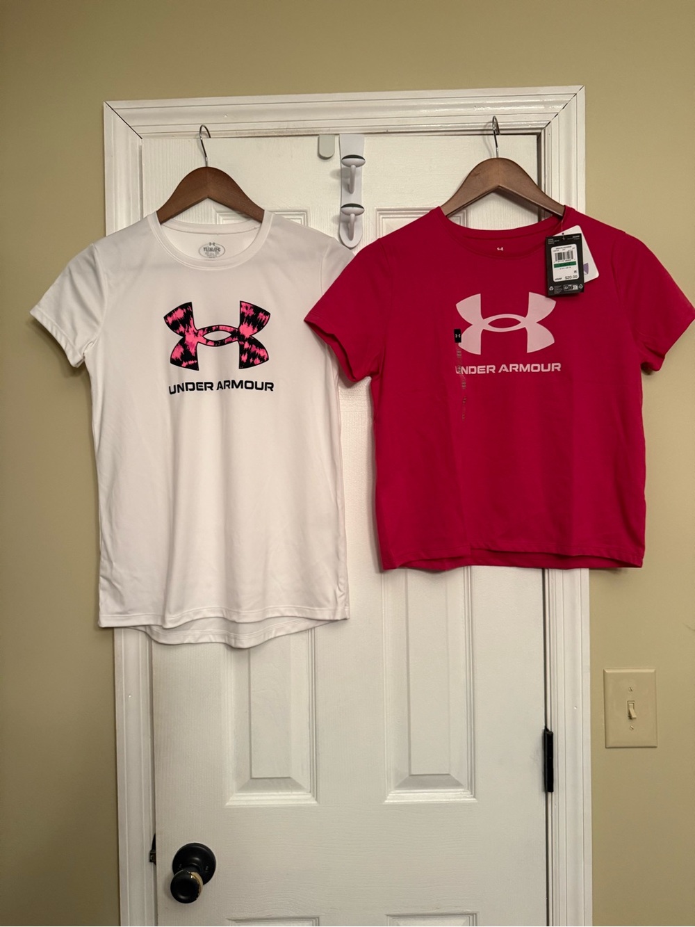 New Under Armour Girls' Short Sleeve Logo Tees - White & Hot Pink  xl youth